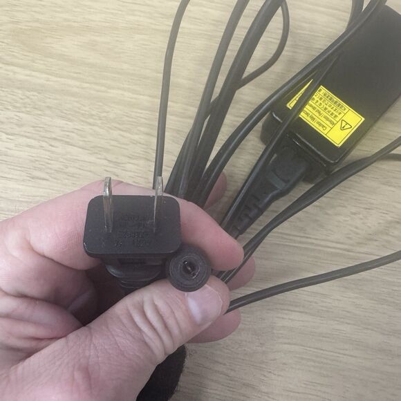 Toshiba 19V 2.37A 45W AC Adapter PA3822U-1ACA Tested And Working - Picture 6 of 7